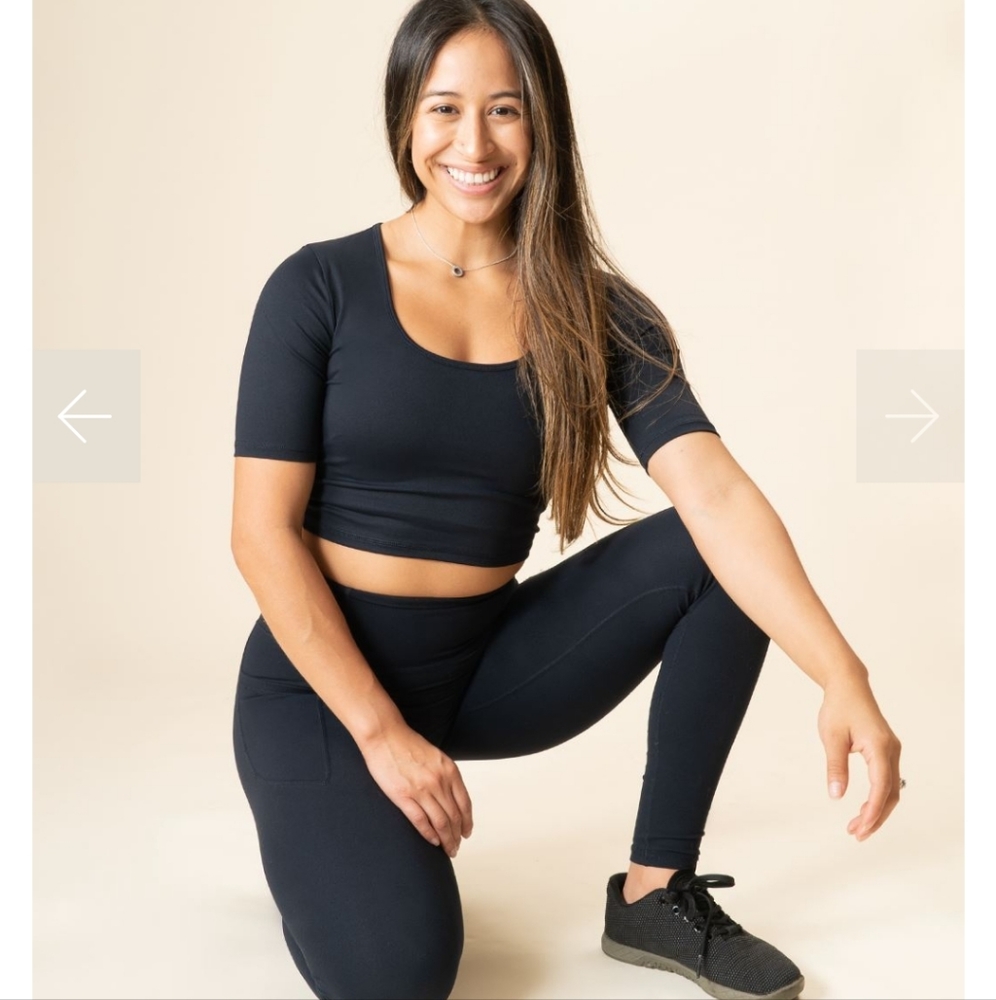 Paragon Short Sleeve Scoop Neck Crop Black